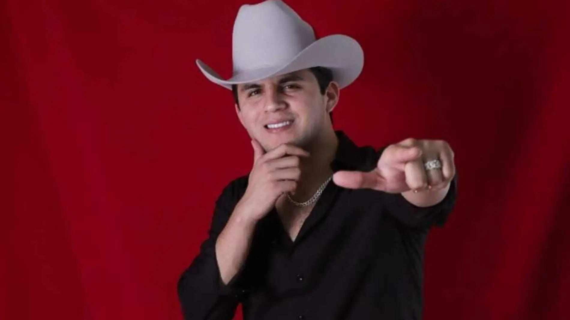 Cantante Giovanny Ayala